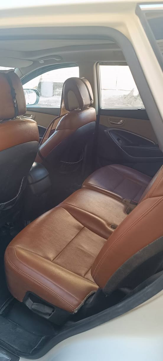 السلام عليكم موديل 2013 سنويه إلى 2027 مكفولة ضربة وصبغ وتبديل نجف بإسمي مكان النجف المواصفات فتحه بانوراما وبردات خلفيه وكشن كهرباء جلد سبعه راكب تبريد ثلاث قطع لايت زنون وبك لايت لد تحكم استيرن اشاره بالمرايه بريك  ABSلسيارة جاهزه السعر 160 للاتصال *********** غير متواجد على الفيس
