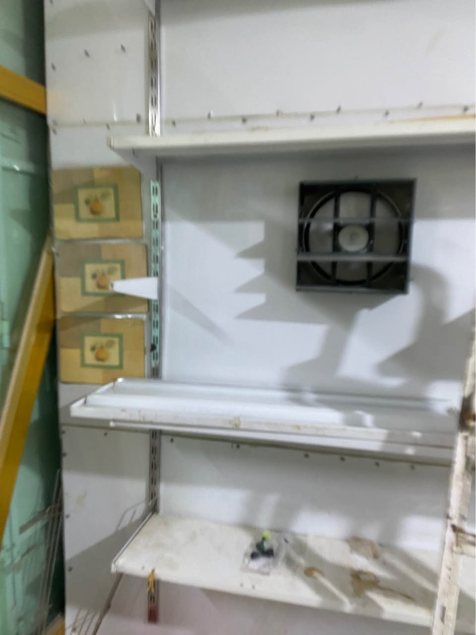 رفوف للبيع عدد ٤٠ للتواصل +964 776 991 5550 عمارة, ميسان
