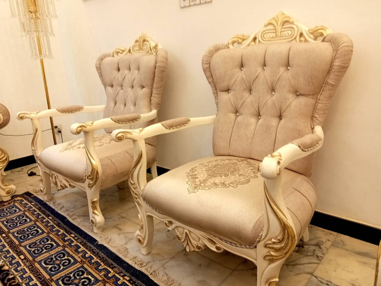 تخم زان تركي ملكي درجة أولى ١٠ مقاعد جديد نضافته ١٠٠ بلميه مع ميز وسطي اتصال ***********
