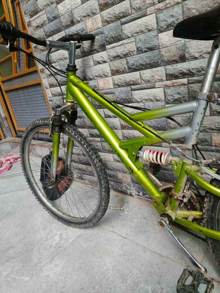 بايسكل جبلي كلو شغال 
بريكات وگير خلفي 
دبلات امامي وخلفي 
جديد مامصبوغ 
تايرات و وياله نضاف 
سعر 115 وبي مجال 
تواصل خاص


**إذا كنت صاحب هذا الإعلان وتريد حذفه لأي سبب، رجاءا أرسل رسالة إلى الدعم الفني**