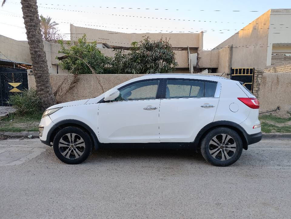 السعر 117 وبيها مجال 
سبورتج 2011 خليجي
فول مواصفات عدا البصمه
حساسات خلفية وكامرة
بانوراما قطعتين اشاير بالمري 
ومري شفط محرك 4  سلندر 2000 دوش المحرك والكير ما مفتوح
السونار مرفق بالمنشور
شرط التحويل 
سنوية ساقطة
عنوان / بغداد 
*********** بغداد, العراق
