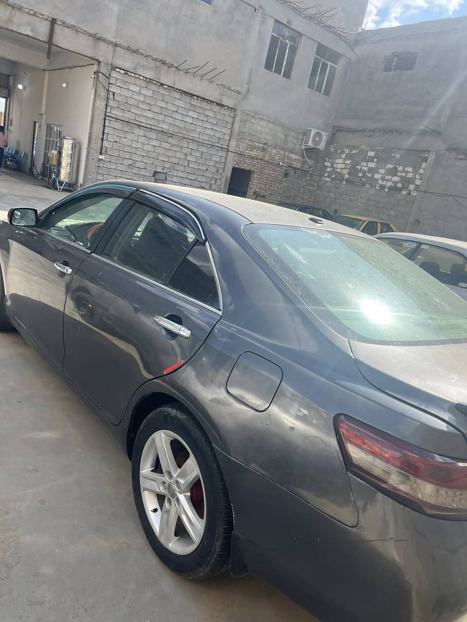 سلام عليكم للبيع كامري موديل٢٠١١  ضررها صبغ احزام  جماليه تخم تاير صدر نضيف السعر 100$ 
الاستفسار الاتصال على الرقم ***********
مكان سياره الانبار عامريه الفلوجه
