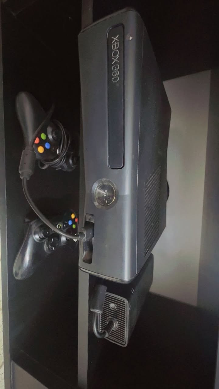 السلام عليكم
￼ ‏
XBOX360 للبيع او المراوس بـ بلي4￼ 
العنوان: بغداد الدوره 
جهاز نظيف ملحقاته كامله يدات 2 وحده واير والثانيه واير لس
***********
