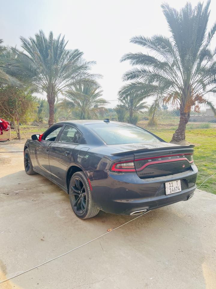 السلام عليكم ورحمة الله وبركاته
جارجر 2018 
ماشيه 73ميل حقيقي 
Sxt معروفه مواصفاته 
رقم بغداد الإنكليزي باسمي 
تو ويل 
تشغيل عن بعد 
شاشه جبيره 
كير ومكينه كفاله بلادي 

ماشيه 62 حقيقي

رقم الشاصي مرفق بالصور 
وفقط حادث امريكا 
سياره جديده مال جناي
***********
