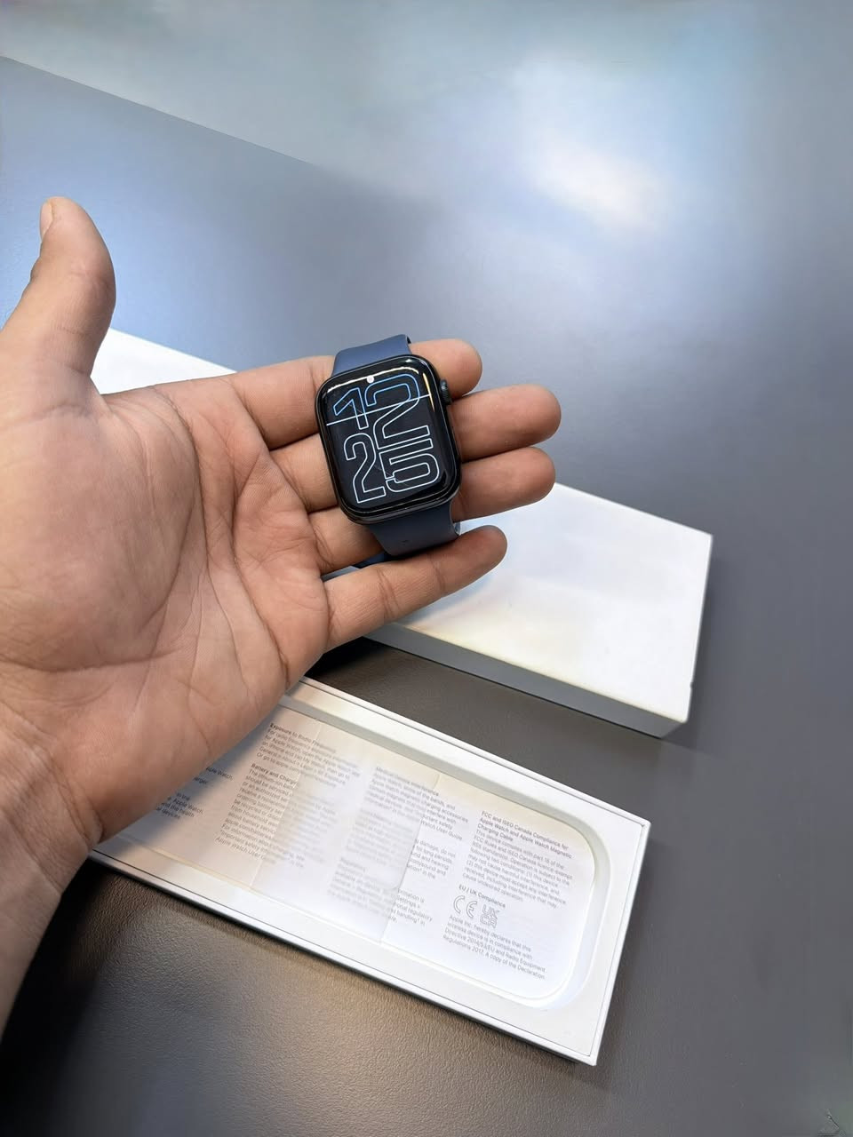 ساعة ابل Series9 
الجيل التاسع 
بطاريه /95%
نظافتها / 90% 
 
وياها 2 سير
السعر /265 
مكاني بغداد
رقمي :***********
