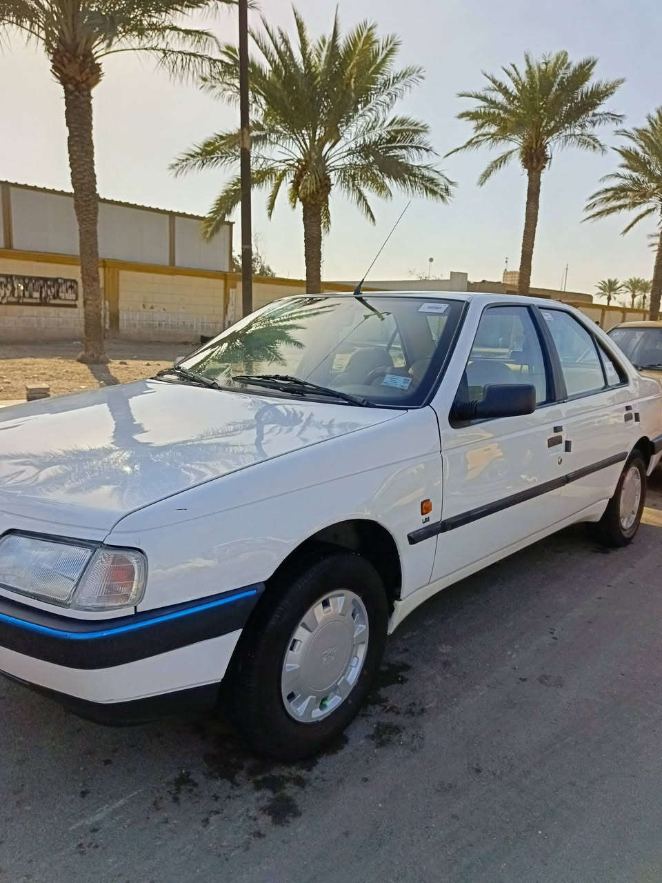 السلام عليكم
بيجو جي ال اكس 
موديل ٢٠٠٩
سياره نضيفه صدر خلفي امامي 
تخم تاير بيه السياره بيه ربع دوسه صبغ وشويه من الباب الي خلف العبري
كلج طبي بيه 
صفاح السياره موس حلوه 
دواخل بيجي 
مكان حي او قرب جامع الفردوس 
***********
