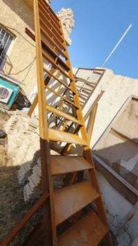 اخوان درج حديد درجه اولى طوله 5م عرض 90 للعلم جديد مامستخدم  للبيع الس...