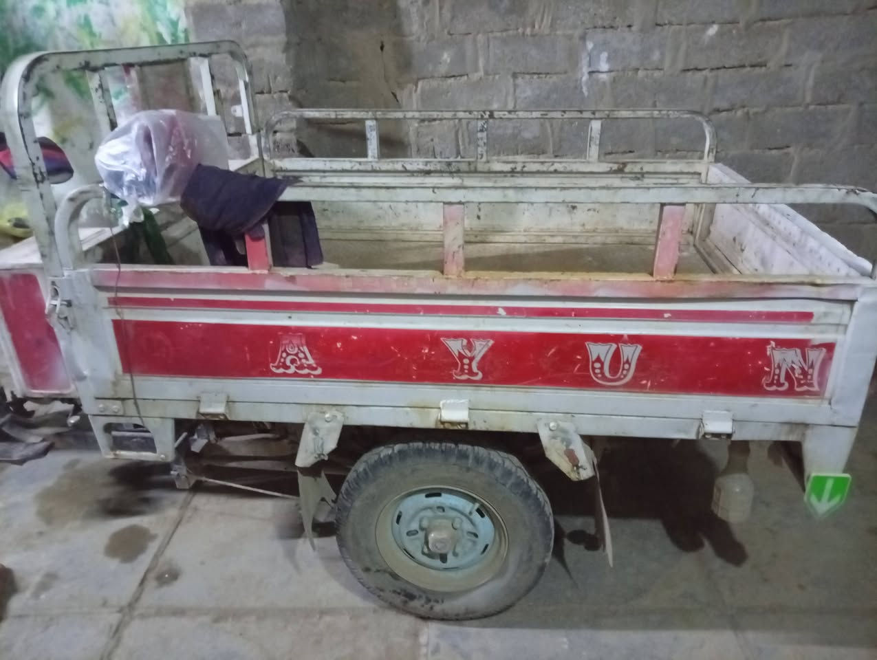 سلام عليكم ستوتة للبيع موديل 2018  .رقم انكليزي تحويل ثاني يوم  السعر 1400 وبيهة مجالل العنوان كوت حي الجهاد: الشراي يتصل ***********
