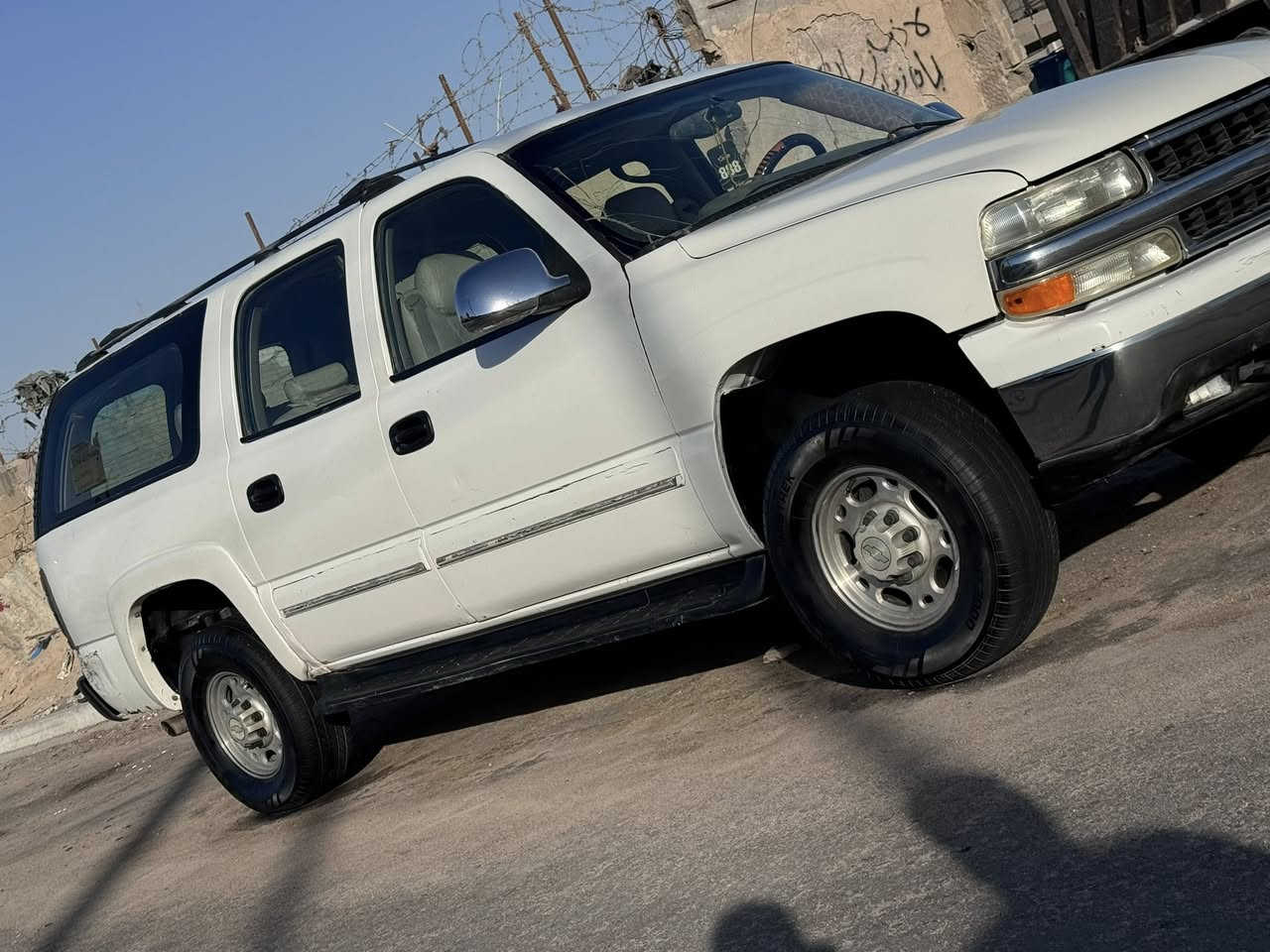 السلام عليكم الفينيه لبيع رقم بغداد تحويل ثاني يوم 2001 مكينه وكير بل كارتون كهربائيات كلها شغاله تخم تاير حداده جديده دواخلها حلوه بيع مستعجل السعر 58 العنوان البصرة الهاتف ***********
