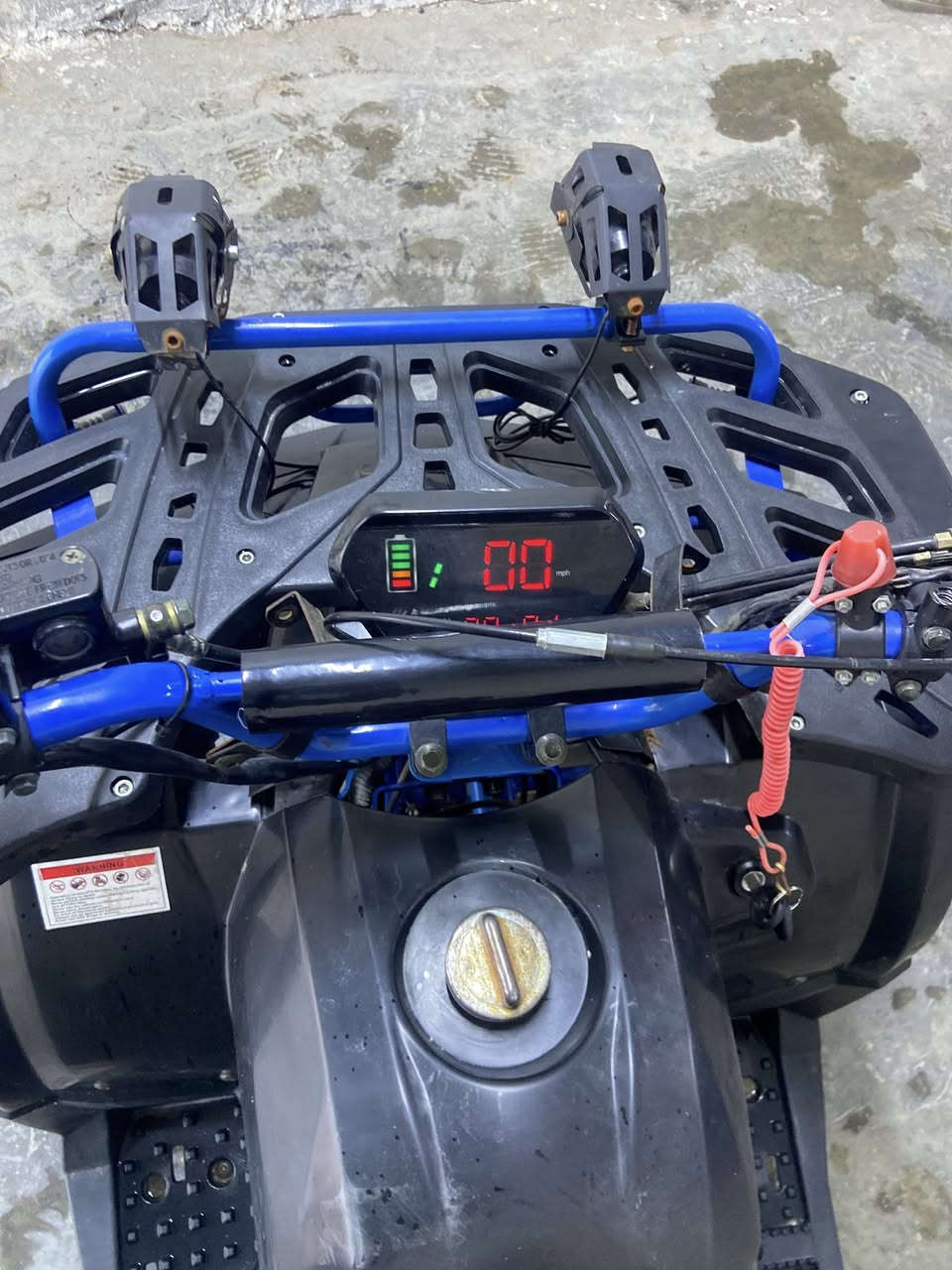 السلام عليكم
دراجة رباعية جديدة استعمال شهر واحد جديدة ومتروكة نقص باتري لين متروكة السعر 800 الله شاهد اخذتهة مليون 100 
مكاني بغداد. حي لبتول ***********
