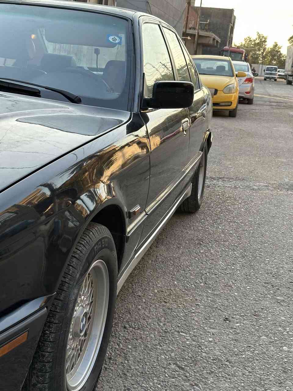 سلام عليكم بيم 525
محرك مسكر اصل
مديل93
رقم دولي بسمي 
سياره كفاله من الضربه من الخياس من العيب الشرعي
فقط صبغ للجماليه بدون معجون 

سياره جاهزه من كل النواحي
اترايك زيرو
مواصفات معروفه 
منضومه زنون شادهه 300$
نضام تقفيل ريموند اربع بيبان وقبق جنطه وبانزين 
مع رفع جام وسلايت 
تخم تاير وباتري جديد
عليهه سيرفس منضومت بانزين بلكامل 

بكان السياره بغداد الجديدة معلمين 
للستفسار ***********
