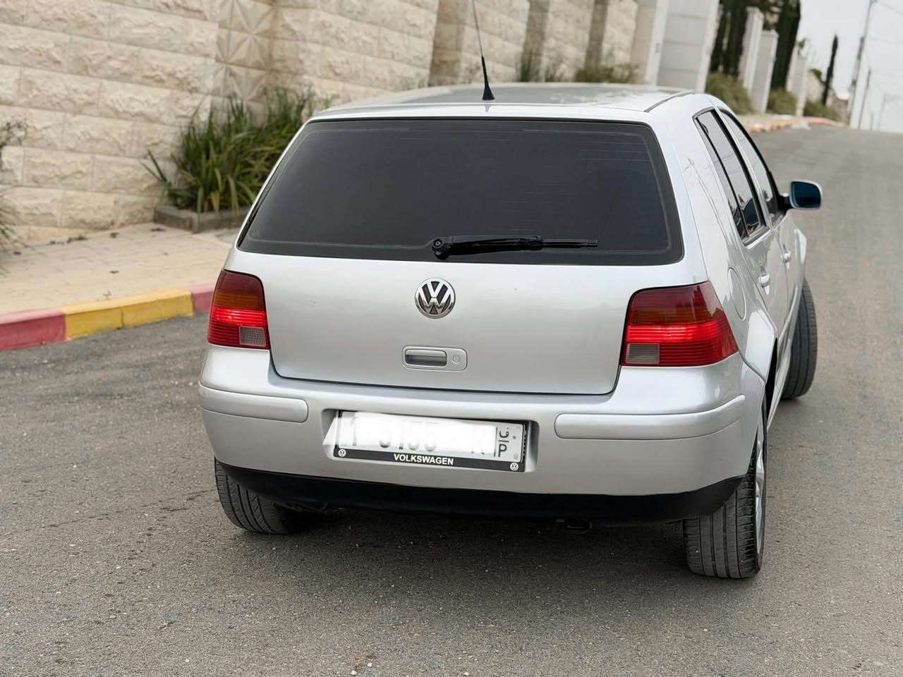 فولكسفاغن جولف مديل 2002
جير اتماتيك 
مطور 1600 SR 
(جير ماطور 2011) بحاله ممتازه 
السياره فحص ممتاز 👌 
تامين ترخيص ساري المفعول 
البيع نقدا 
امكانية البدل


**إذا كنت صاحب هذا الإعلان وتريد حذفه لأي سبب، رجاءا أرسل رسالة إلى الدعم الفني**