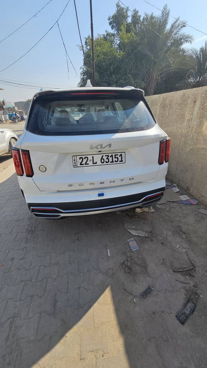 ♡سورنتو  للـبـيـع ♡
سورنتو 6 سلندر 2022 
- لوحات اربيل بأسم شركه-
- مكان السيارة ديوانيه المركز-
-سياره كفاله عامه من كلشي
حتى من الشخط

الموديل : 2022. (خليجي) . 
المحرك  : 6 سلندر 3500cc 
العــــداد :  46 الف كيلو متر . 

المواصفات :
* شاشة عدادات متغيرة.
* كشنات كهرب 
* هاند بريك بصمة . 
* كير مواس 
* صندوق كهربائي .
* بردات أبواب خلفية . 
* اطار قياس 255/45R19 انج .
* تخم اطارات جديد 
* دخول وتشغيل بصمة .
* أنظمة قيادة متعددة .
* شحن وايرلس .
* كاميرا خلفية . 
* المصابيح الأمامية زنون .
* كشافات الضباب زنون . 
* تشغيل عن بعد .
* مقعدين الامامية كهرباء .
* نظام APPLE CARPLAY.
* انارة داخلية متعددة الالوان.
* حساسات خلفية وامامية .
* دوسات جانبية .
* مكيف 3 قطع مع وحدة تحكم منفصلة .
* السعر / $𝟮𝟴𝟱 『بيه مجال』.
* سياره جديده كلش لزكات الشركه بيها 
__
* للأستفسار / ***********

