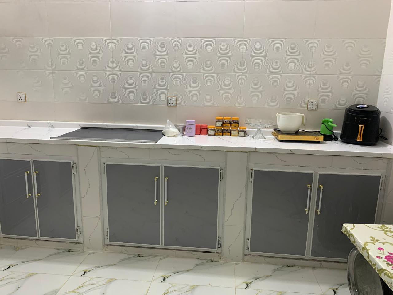 نعمل من أجل خدمتكم
إلى كل من يرغب في إعادة ترتيب مطبخه أو "الكاونتر" ويجد صعوبة في نقله إلى المعمل؛ يعلن لكم معمل الرسول، بكادر متميز وذو خبرة طويلة، عن استعداده لتصليح مطابخكم وإعادتها كالجديدة تماماً.

خدماتنا تشمل:
1. ترتيب وتصليح شامل لكافة الأجزاء.
2. تجديد المظهر: تبديل الألوان والديكورات حسب الرغبة.
3. الأسطح: تبديل المرمر، أو تركيب مرمر جديد، أو "كوارتز".
4. الاستبدال: شراء المطبخ القديم واستبداله بآخر جديد كلياً وبأفضل المواصفات.
5. المرونة: التصليح موقعياً في منزلكم، أو النقل للمعمل حسب طلب الزبون.

لماذا تختاروننا؟
• أسعار مناسبة جداً ترضي الجميع.
• إتقان العمل والالتزام التام بالطلب.
• غايتنا الأولى هي رضا الزبائن وخدمتكم.

للتواصل والاستفسار:
يرجى الاتصال أو المراسلة عبر الواتساب على الأرقام التالية:
📞 ***********
 📞 ***********

                               📍 الموقع:     #النعمانية_حي_الخطيب_مجاور_مدرسة_النخيل.

                       #نعمل_من_أجل_خدمتكم
