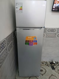 ثلاجه جديده صار شهرين من اخذناها للبيع ٠٧٧٣٥٣١٨٢٦٢