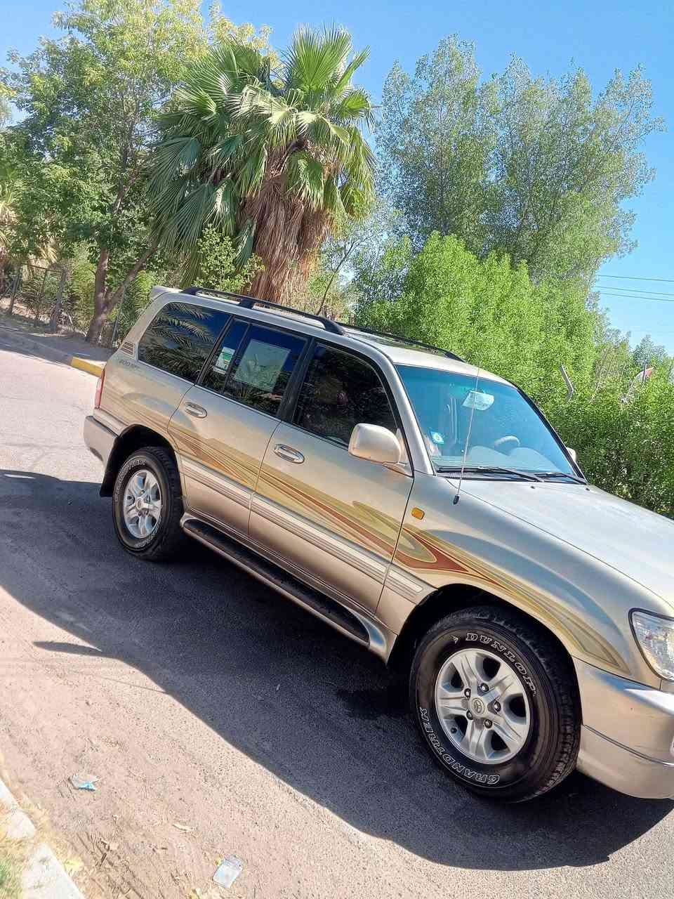 السلام عليكم من رخصت الادمن
للبيع لاندكروز مونيكا 2006
رقم بغداد انكليزي رقم وسنويه وهزه جديده
السياره باسمي
مكفوله كفاله عامه ماعدا شويه جراد بالبنيد
كير ومكينه واكسلات مكفوله 
تخم تاير وصدر خلفي وامامي جديد 
كهربائيات السياره على وظع الشركه
لوگير خفيف وثگيل
نظام دفلوك
فتحه سقف 
7راكب
تبريد3 ثلاث قطع
كامره خلفيه دواره وحساس
ثلاجه بل فرس اجرش
دبل تانكي ودبل فيت بمب
السياره وظع الشركه كلش حلوه وكاعده
السياره استعمال شخصي *********** بغداد شارع فلسطين السعر السعر 173 بيه مجل قليل
