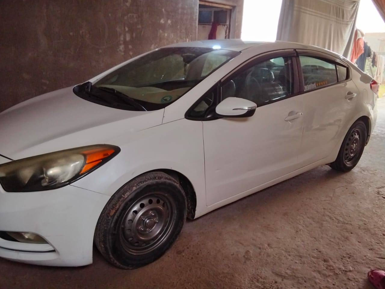 كيا فورتي وارد مريكي  حدثه جملغ أمامي بدون دواخل سيارة البل واحد محرك وكير مقفولات تخم تاير سيارة بسمي سعر ١١٠ بيه مجال *********** سيارة مكلف بنشرة
