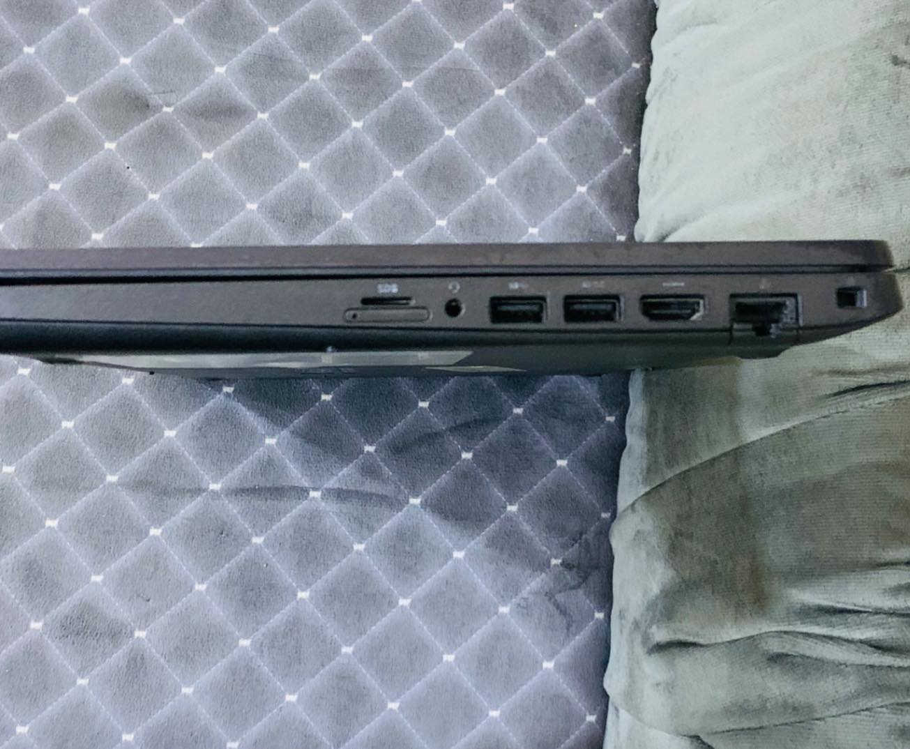 Dell 5501
* معالج كور i7 الجيل التاسع
* ذاكرة RAM سعة 16 جيجابايت DDR4
* خزن SSD نوع NVMe بسعة 512 جيجابايت
* كرت شاشة مدمج (Shared)
* شاشة 15.6 إنچ بدقة Full HD (FHD

السعر 550 وبيها مجال للأتصال ***********
