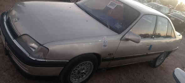 السلام عليكم ورحمه الله 
للبيع أوبل أوميكا صالون موديل 91 كير عادي محرك 2000 بلادي وسنوية لل26 وسعرها 38 وبيهة مجال للاستفسار *********** مكان السيارة الرمادي
