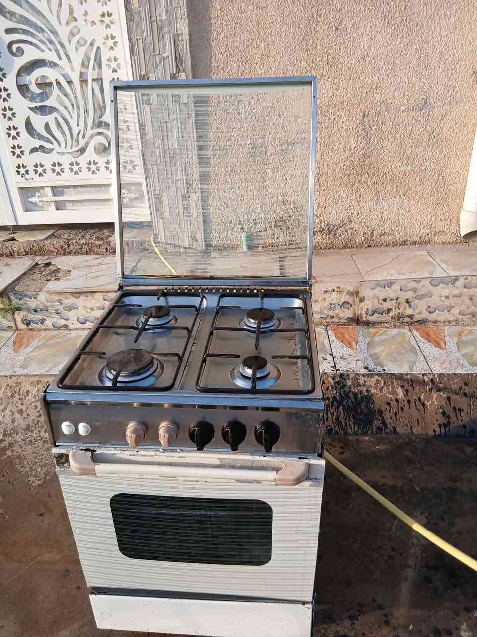 طباخ مصري ضمان سنه
٧٠ الف 

وتس ***********
