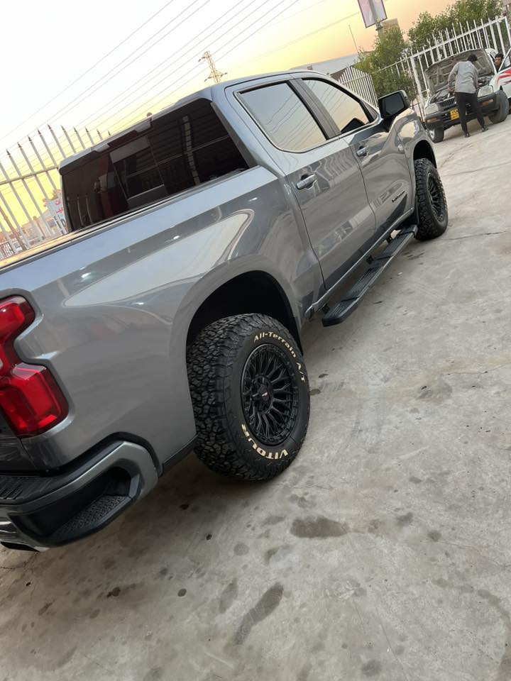 Chevrolet silverado rst 2021
V8  6.2  4X4

مواصفات
كاميرا
شاشة كبير
شغال
حساس
لايت ليد
كشنات هيتر
ويل : 18
ماشية :100الف 
حادث: 2 قطعة باب خلف السايق وجاملغ خلفي

سعر : $ 320 بيها مجال او مراوس ب رام
عنوان واسط الزبيدية 
Zain: ***********
Assia  ***********
