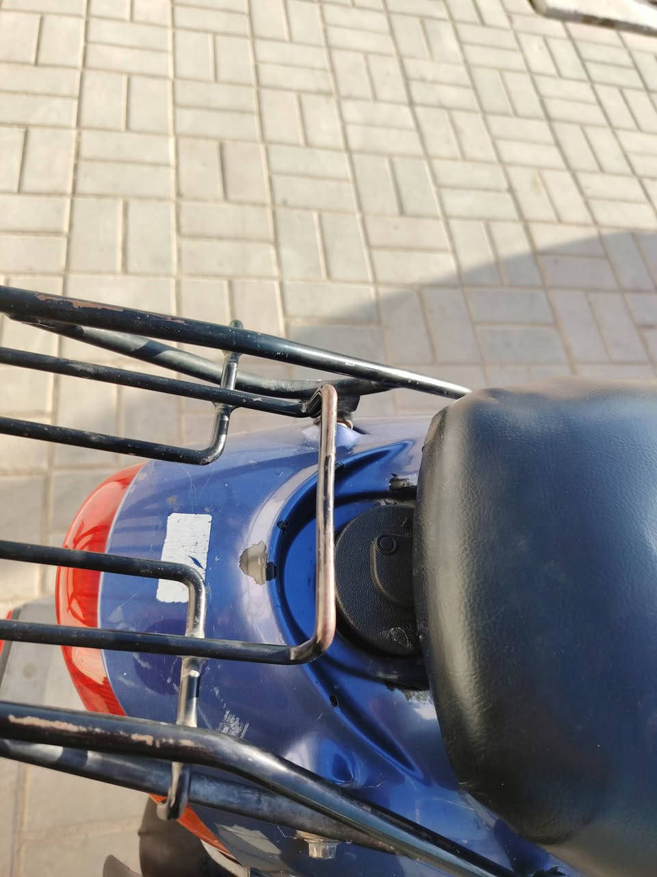 دراجه بيجي للبيع السعر ٥٠٠ وبيهه مجال الشراي يتصل عل الرقم *********** مكانهه السماوه كرهبايات شغاله سلف هندر مكينه ناعمه دراجه جديدة احله من الصوره عل بلاد
