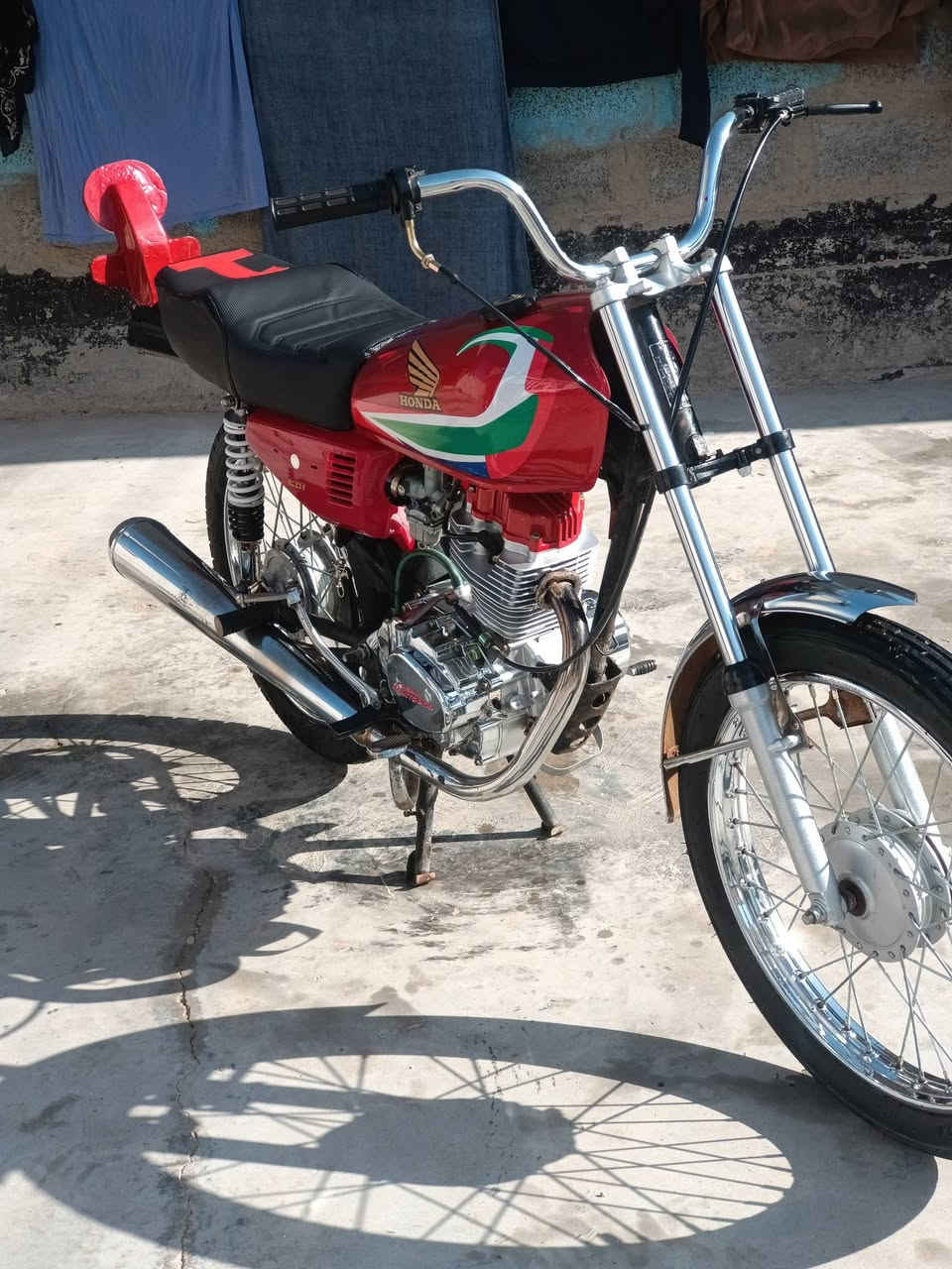 سلام عليكم شباب دراجه البيع موديل 14 وراق صولي دراجه تعمير جديد 25 مكان دراجه واسط  قضاء العزيزيه *********** تصال على رقم لحد يراسلني السعر 750وبيه مجال قليل
