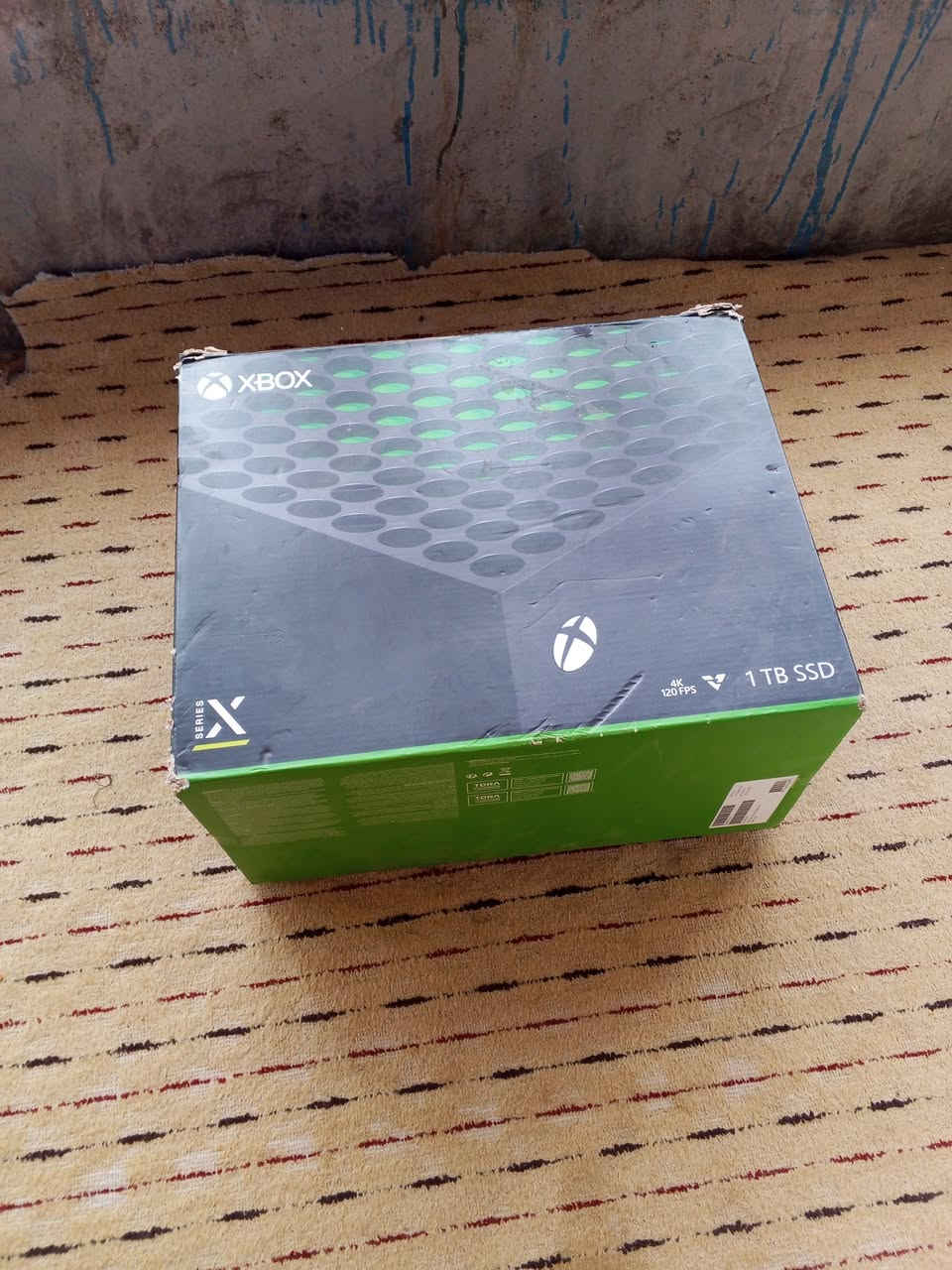 السلام عليكم، للبيع جهاز إكس بوكس سيريس إكس (أقوى كنسول في العالم) 
المساحة: 1 تيرا بايت (1TB SSD).
تاريخ الصنع: شهر يوليو (7) 2023.
الحالة: الجهاز أخو الجديد، نظيف جداً، ولم يخضع لأي صيانة.
الملحقات: كامل أغراضه الأصلية موجودة (الكرتون، اليد الأصلية، كابل الـ HDMI 2.1 الأصلي، وكابل الكهرباء).
المميزات:
يدعم دقة 4K حقيقية وسرعة تصل إلى 120 إطار.
تقنية التحميل السريع جداً (Quick Resume).
الجهاز هادئ جداً ولا يوجد به حرارة.
السعر: (600الف) 
الموقع: (جمجمال)
التواصل: عبر الرسائل أو واتساب (***********)
