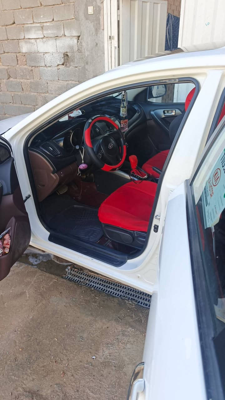 سلام عليكم كيه سيراتو للبيع او مراوس موديل 2011حادث موضح بالصوره خشم الجاملغ وخشم البنيد مكينه وكير وحداديه وتبريد وتخم تاير اي نقص مابيها كله جديد السياره جاهزه للستفسار *********** عنوان كربلاء المقدسة
