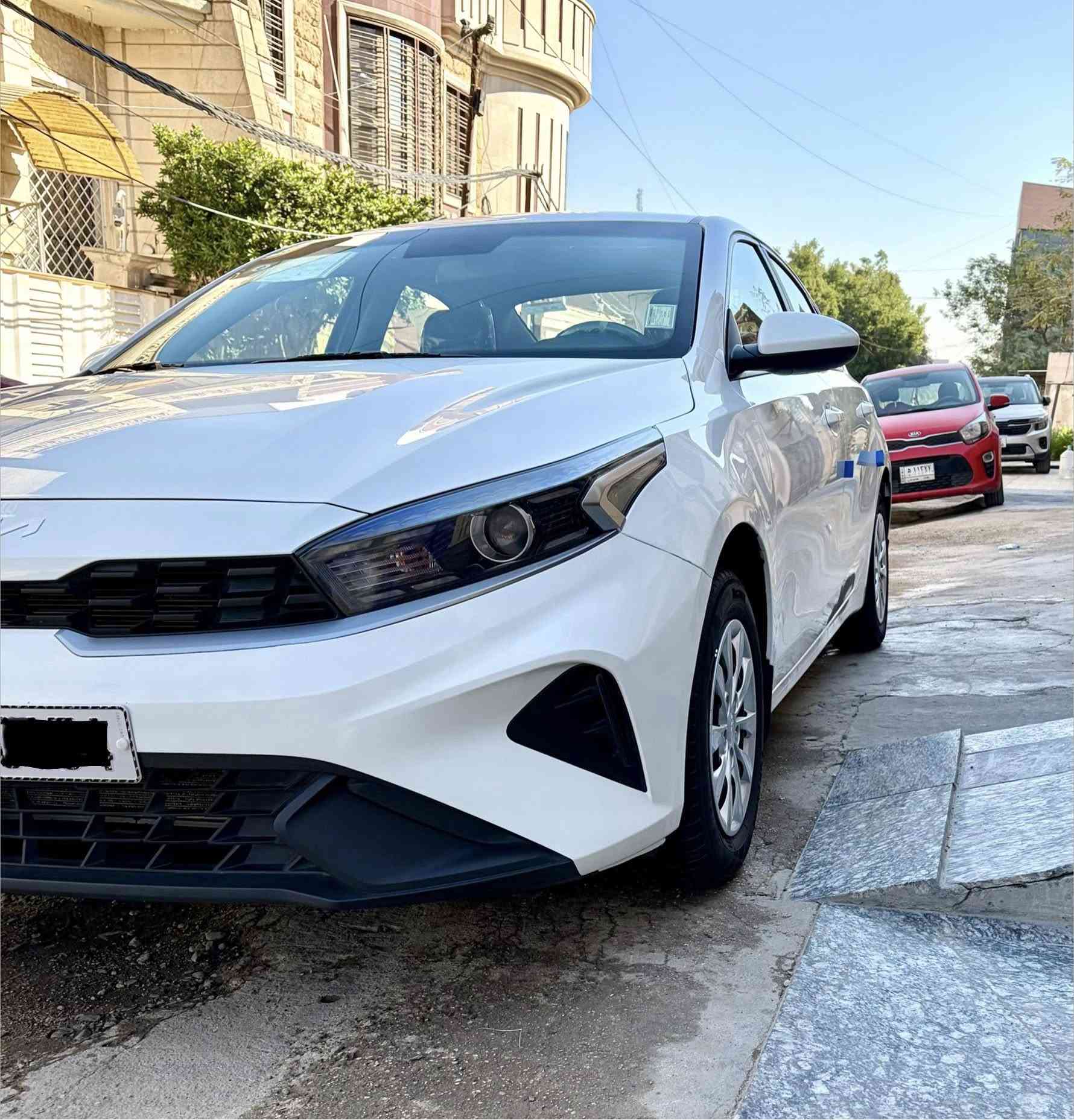 كيا سيراتو ( ٢٠٢٣ ) خليجية أستلام من المجموعة الدولية العراقية محرك ( ٢٠٠٠ ) دوش ومواصفات اعتيادية رقم بغداد الدولي الجديد ( بأسمي ) هزة جديدة وسنوية جديدة . ماشية ( ٣٣ ) ألف كم مكفولة من الضربة والصبغ والفتح والتبديل والحالوب والطخات عدا بارد قليل بلجاملغ الامامي . أخواني السيارة جديدة وجاهزة بدون أي نقص بعدها علئ وضع الشركة وللتواصل ( *********** ) وعنواني بغداد - الكرادة .
