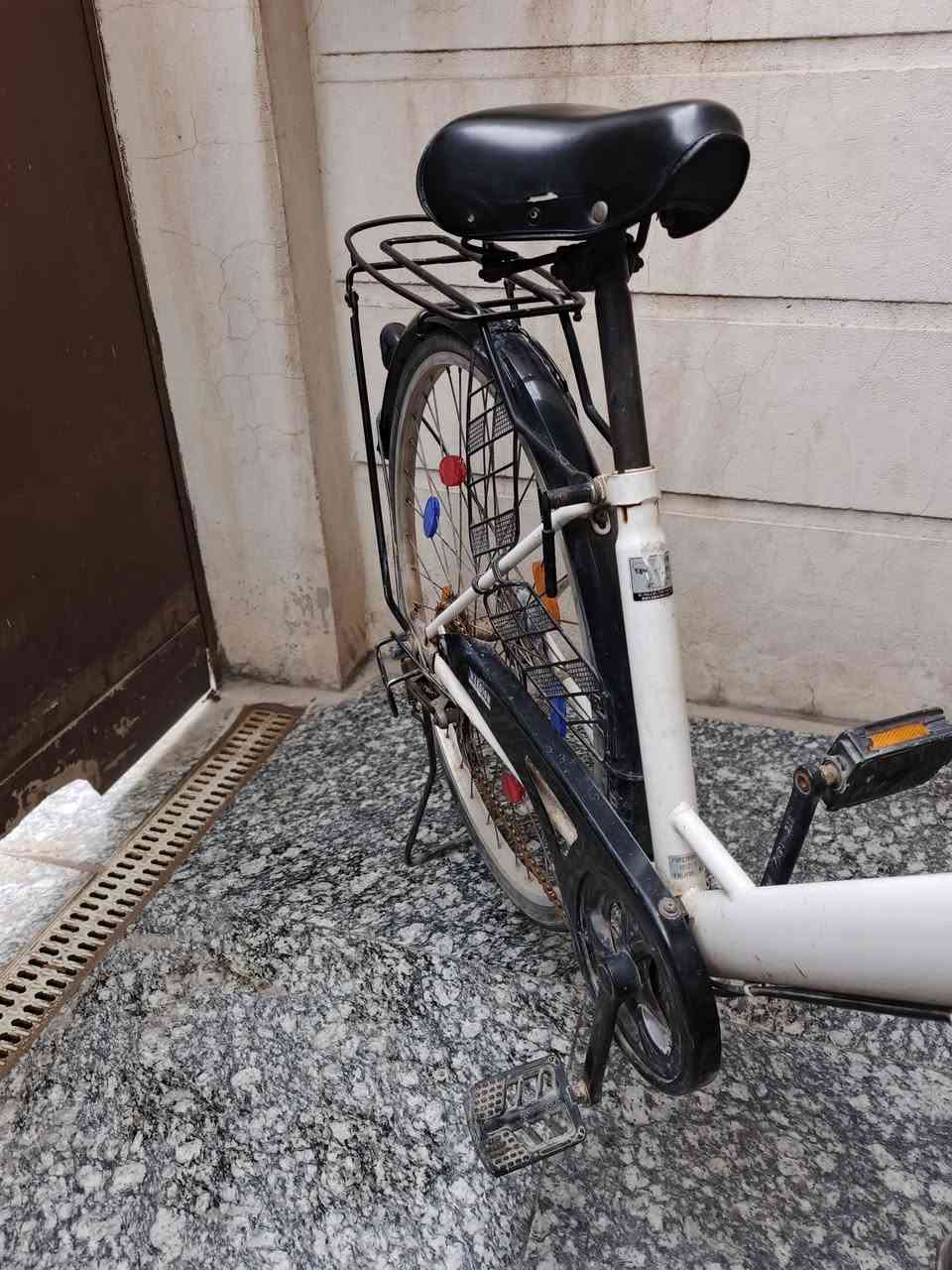 بايسكل ياباني للبيع
6 كير
المكينة شيمانو 
العقرب شيمانو 
بطيخة الامامية بانوسونك و البطيخة الخلفية شيمانو
حجم 27
بايسكل ياباني اصلي 
السعر 95 
مكاني بغداد الشعب ***********
