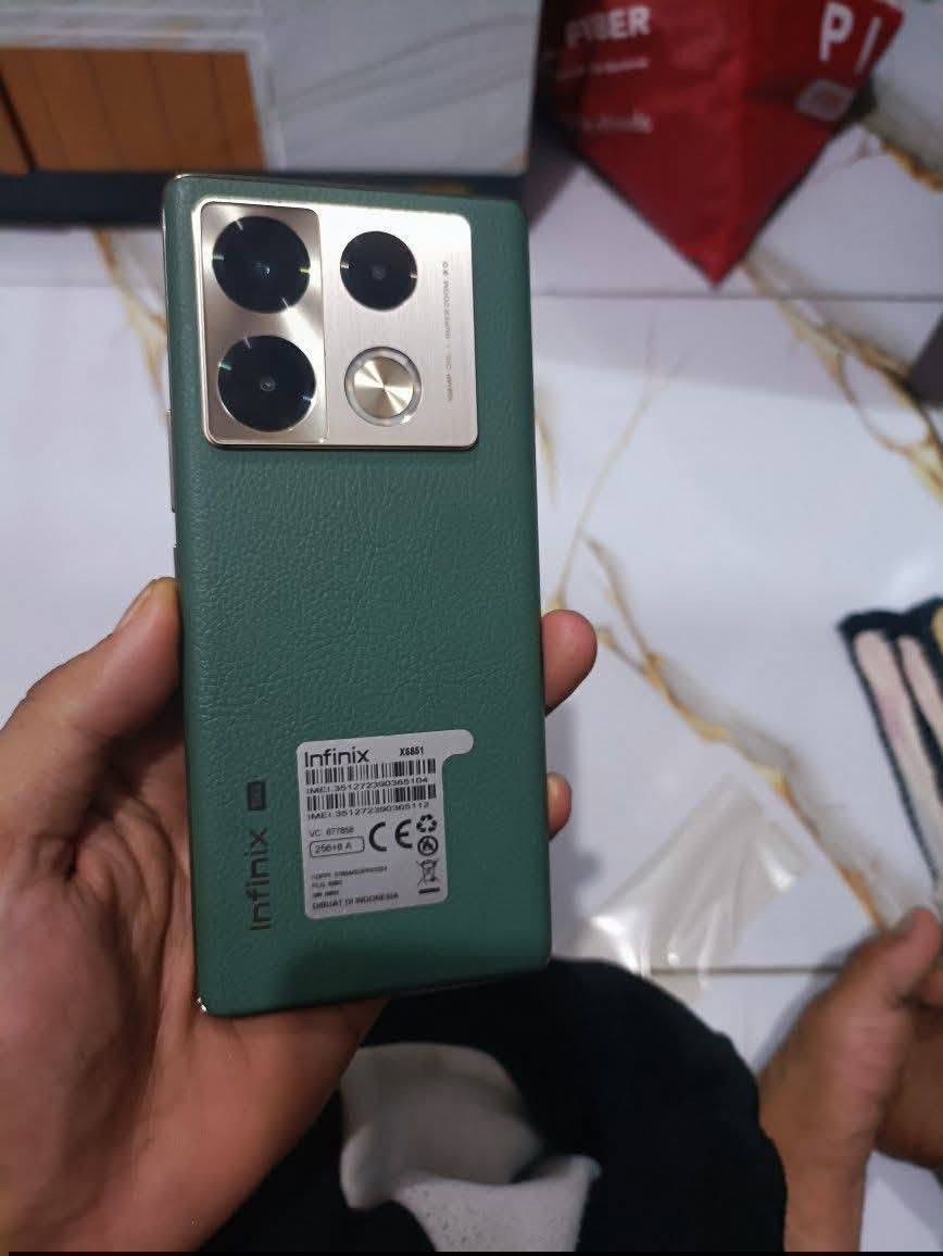 Infinix NOTE 40 Pro
كامل ملحقات 
شاشه منحنيه
ذاكره 256
رام 16.
بطارية 5000
شاحن 70واط زائد شاحن لاسلكي
معالج جي 99التراء 
كامره 108 ميكه اماميه 32 ميكه
جهاز نظيف كامل ملحقاته للبيع 
250 الف
عنواني كوت داموك حي الشهداء نهاية شارع معمل المرور
***********
***********
