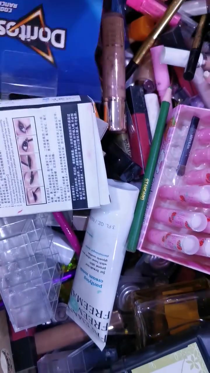 ✨🌷 عرض مميز للزبائن الكرام 🌷✨
إذا تبحثون عن الجودة والسعر المناسب، متوفر لدينا مكياج متنوع وبأسعار رائعة، الكيلو بـ 6000 دينار فقط.
📍 العنوان: كوت خاجيه شارع 30 – فوق مركز القسيم.
فرصة مميزة لعشاق المكياج والتوفير، زورونا وشاهدوا البضاعة بأنفسكم، وستجدون خيارات تناسب جميع الأذواق.
🌹 أهلاً وسهلاً بكم، ثقتكم مصدر اعتزازنا، وننتظركم بكل محبة. 🌹 مجمع احمد للبالة الاوربية  ✨💄🛍️


**إذا كنت صاحب هذا الإعلان وتريد حذفه لأي سبب، رجاءا أرسل رسالة إلى الدعم الفني**