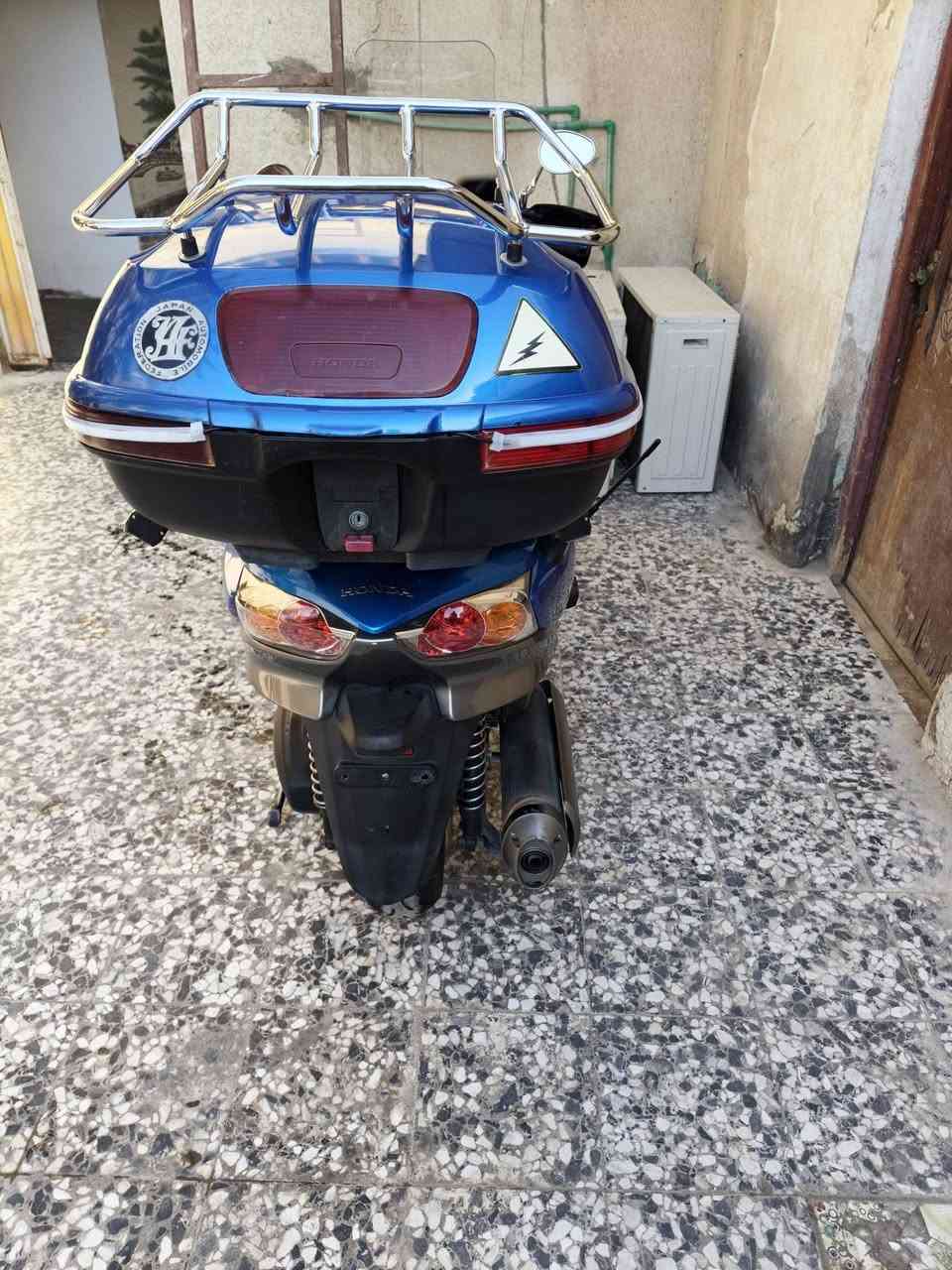 السلام عليكم دراجه صفر عشره للبيع
المواصفات 0/10  S7
ABSمانع انزلاق
اربع تحويلات سبع نمر 
مسجل بلاد يعله وينصه ويا السكليتر
منظومه زنون ياباني 
جامه طويله 
جنطه هونده 
فد راليات 
مري نيكل 
مصدات هواء
حامل بطل ماء 
ستان حساس 
گلوب جنطه
الدراجه مصبوغ بيها البجم وصفاح الخلفي والباقي بلاد 
محرك مكفول 
كلج وقايش وكير بلاد 
الدراجه كعداته وشكله احلى من الصور 
مشيه 62الف 
مكاني البصره ابي الخصيب او الاربع شوارع شغلي هناك للتواصل 
خاص او على الرقم ***********
السعر مليونين ونص عراقي
