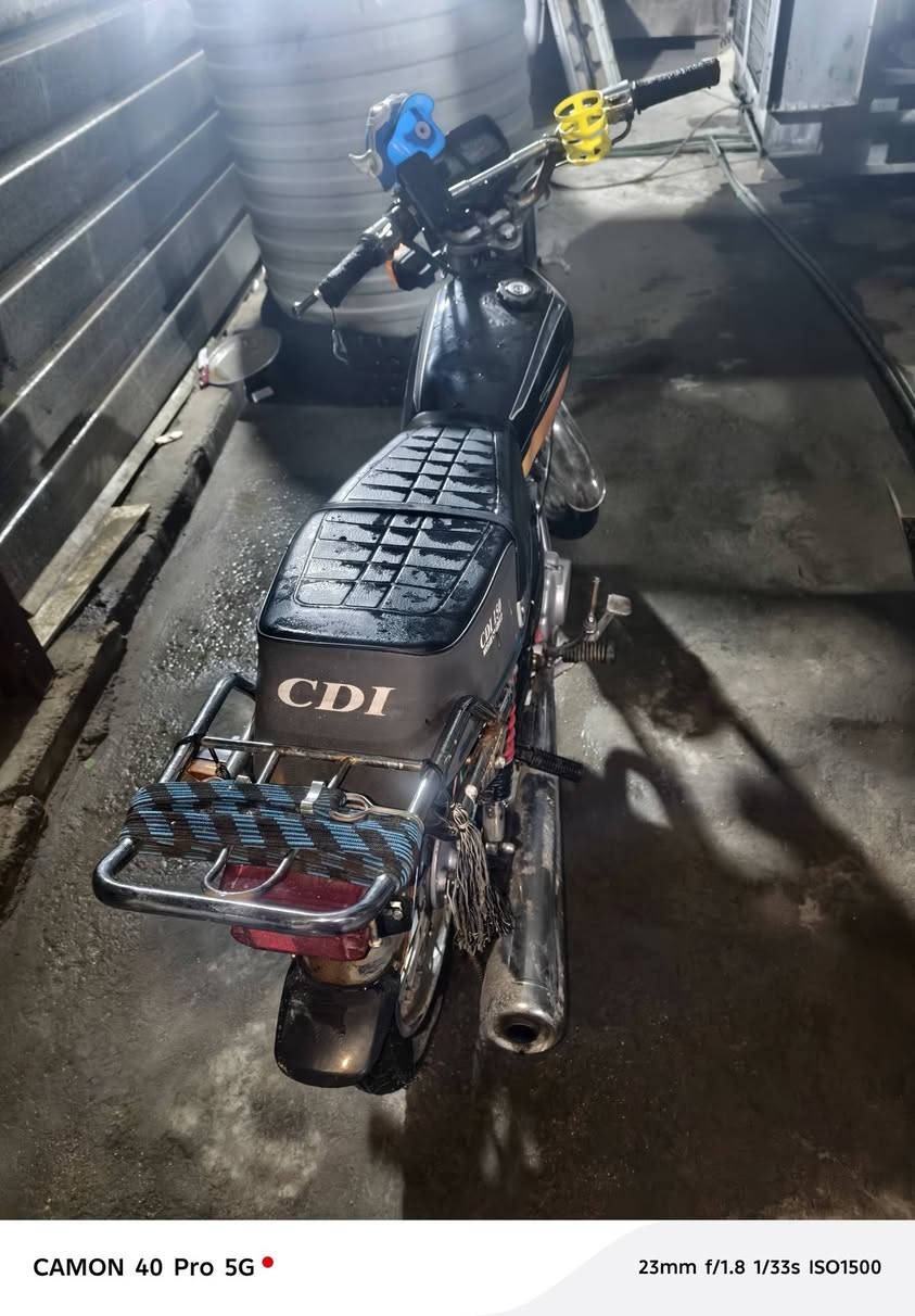 دراجه ارشا مديل 18 اوراق اصولي مناقصها ولا ورقه بأسمي مكينه مناقصها أيشي بس اولت البارحه ضلت تعت الدراجه ب مشي وهيج ضربه ب محرك مدري زنجيل بس شغلتها سهله مو صعبه مكان كربلاء رقمي ***********
