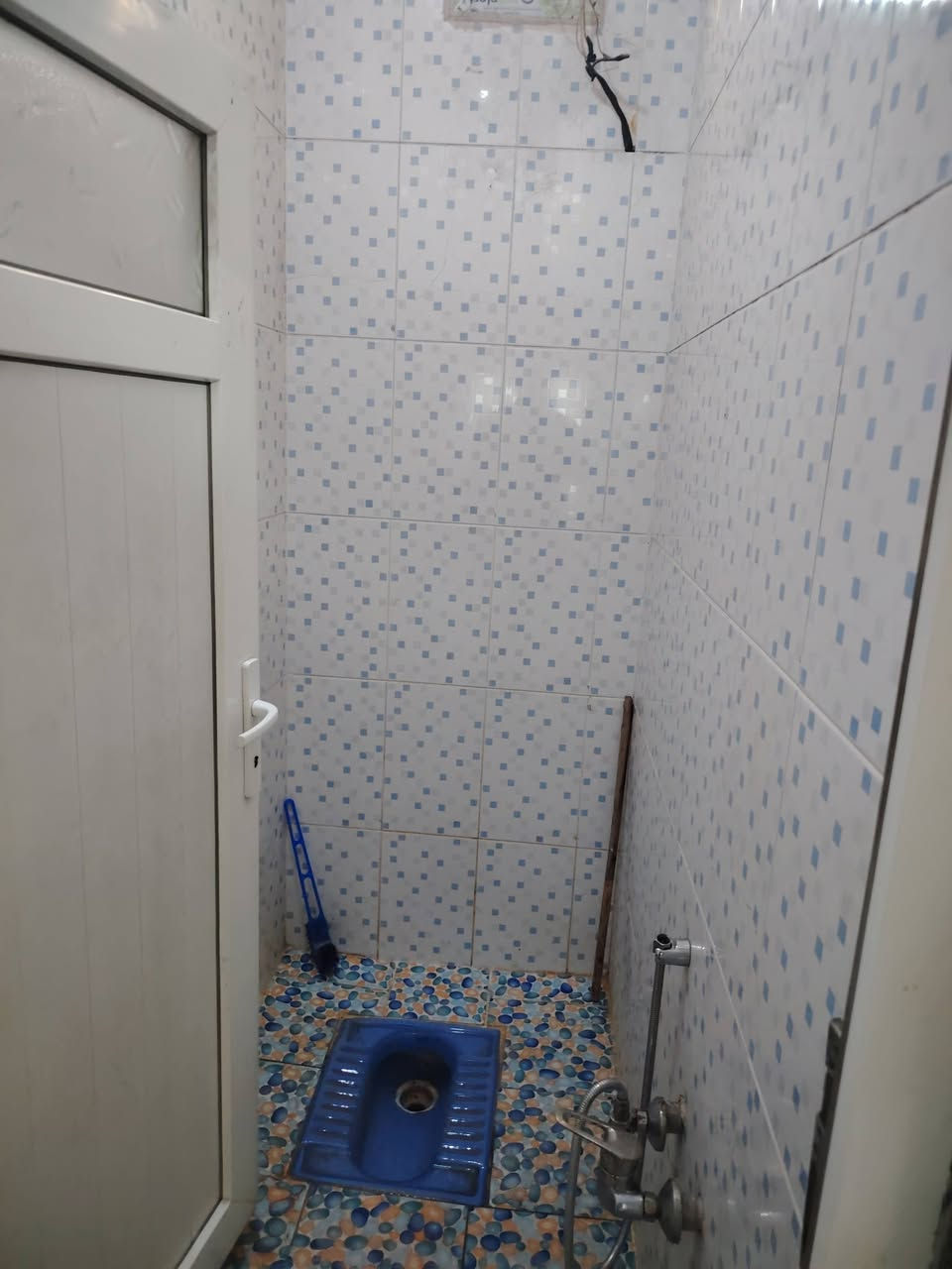 دار للايجار. طابق أرضى كركوك  منطقه الحسابات.   مساحه 200 متر 
         شارع سايدين قرب التموينيه
       يتكون من
    ٢ نوم
   استقبال
     مطبخ
        هول
   كراج
      سعر الايجار   350 الف مع مجال
      للاستفسار
     *********** واتس
