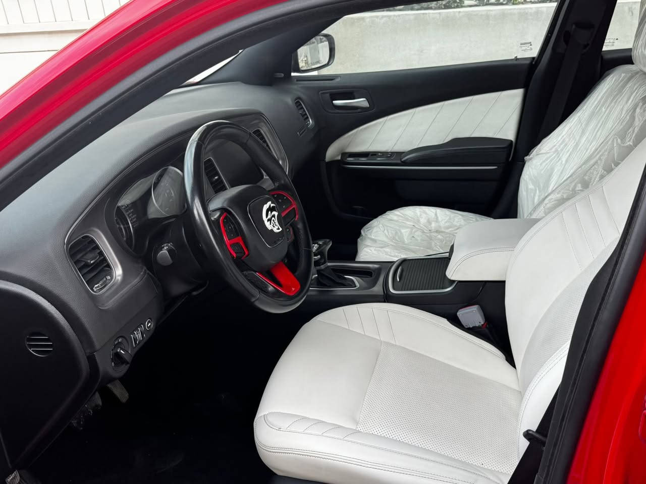 ارخص جارجر 23 SXT نداء الاخير
السعر :228 مجال قليل كلش
لون احمر طماطي مميز 
حادثه جداً خفيف بنيد تبديل و جاملغ تعديل
وبي بابين كلير امريكا 
داخل ابيض ملكي 
شاشه كبير 
سماعات الباين
وغيرها
رقم موبايل ***********
مكان السياره كركوك
