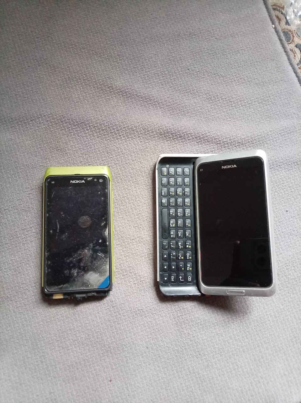 السلام عليكم
N8 و E7 طافيات فحم
قطع غيار الي يفيدنة
25
***********
