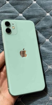 إيفون 📱11عادي مقفول ايكلود ومبدل شاشة وكالة السعر اتصل وادلل0789189815...