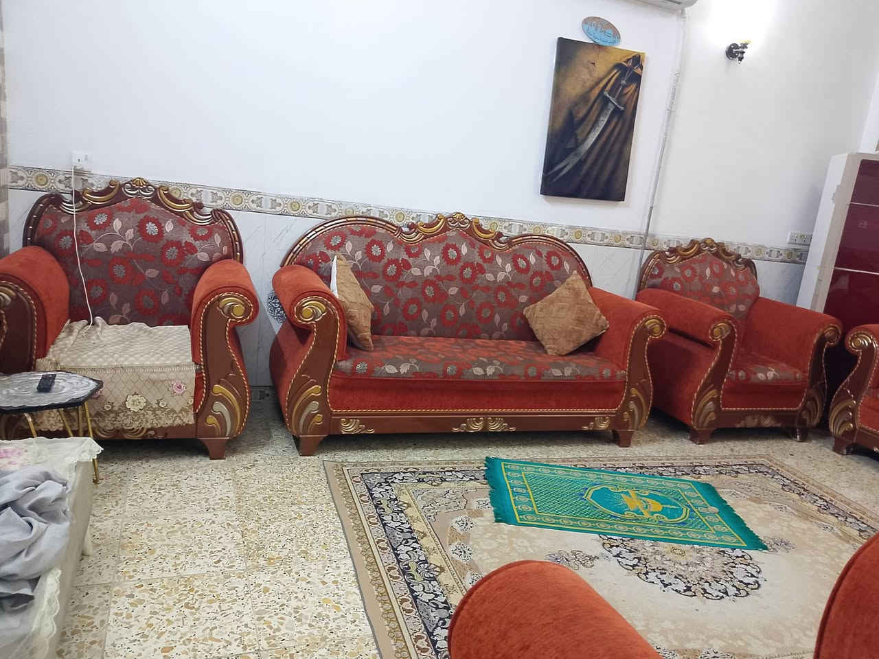 السلام عليكم تخم للبيع تخم يحتوي على عشره مقاعد تخم    نظيف كلش وجديد سعر 550 رقم *********** رجاء اللي بس يعامل لا يراسل
