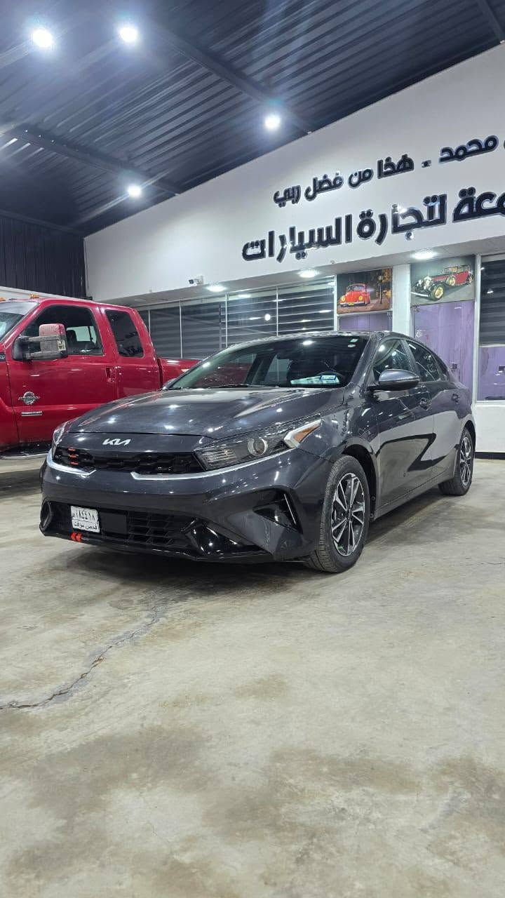 كيا فورتي 2024 بدون رقم
حادثها جاملغ وبنيد  3 قطع صبغ 
السعر 117 وبيها مجال بسيط 
***********
