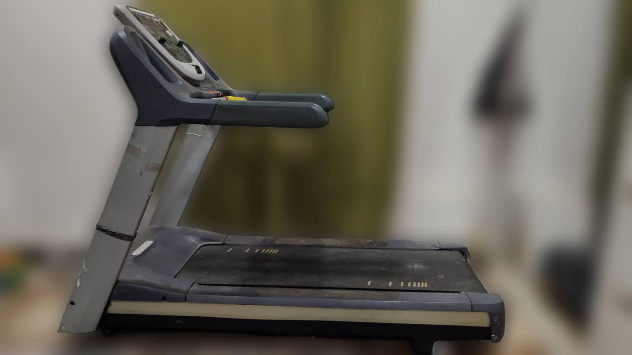 نوع الجهاز جهاز مشي (Treadmill)
المميزات التقنية: يتميز بتقنيات متقدمة لراحة المفاصل وتقليل التأثير أثناء الجري.

الوظائف مزود بشاشة تظهر السرعة الوقت، السعرات الحرارية، ونبض القلب.

السرعة تصل إلى 18 كم / ساعة، مما يناسب المشي السريع والجري الاحترافي.

التصميم: يتميز بتصميم مريح مع سير عريض وممتص للصدمات.

سعر الجهاز 750 الف

مكاني البصره ابو الخصيب عويسيان

*********** رقم الهاتف
