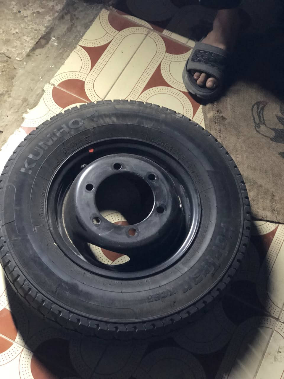 للبيع تايرات بنكو 5 بيهن بس واحد تعبان والبقيه زينات الشراي يتصل ***********
