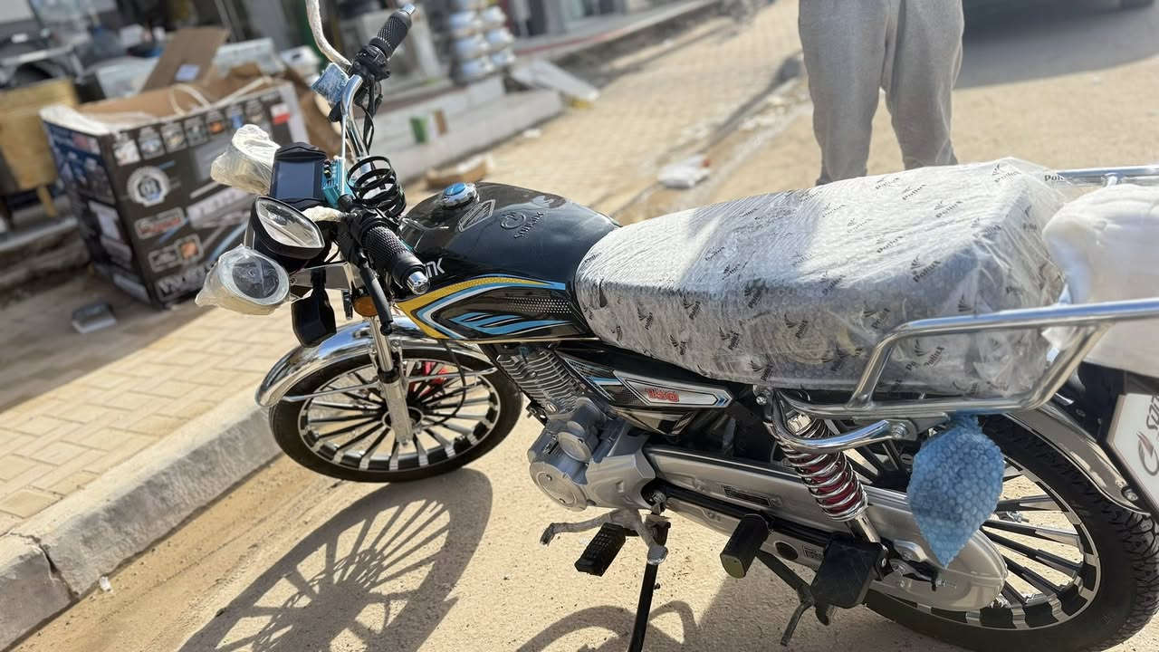 للبيع سولنك موديل 2025 استخدام اقل الشهر ماشي(  2000)(مكاني بيجي هـ ‭0782 693 3386‬
