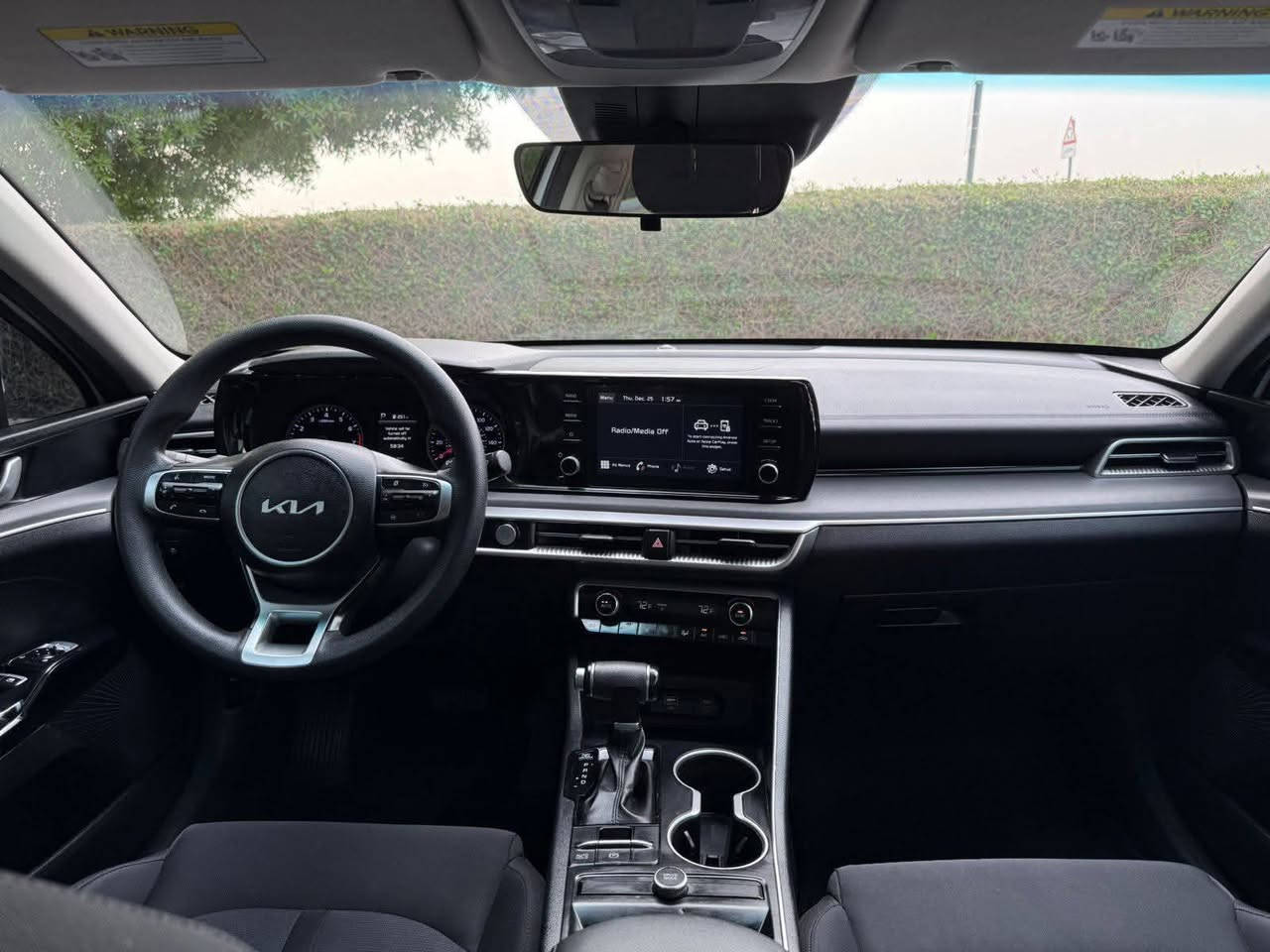 كيا K5. للبيع بتقسيط وبنقد بدون مقدمه واتساب ***********
موديل 2022
مواصفات أمريكية
 بدون فتحة سقف
الممشى 62000
4 سلندر 1600 cc
