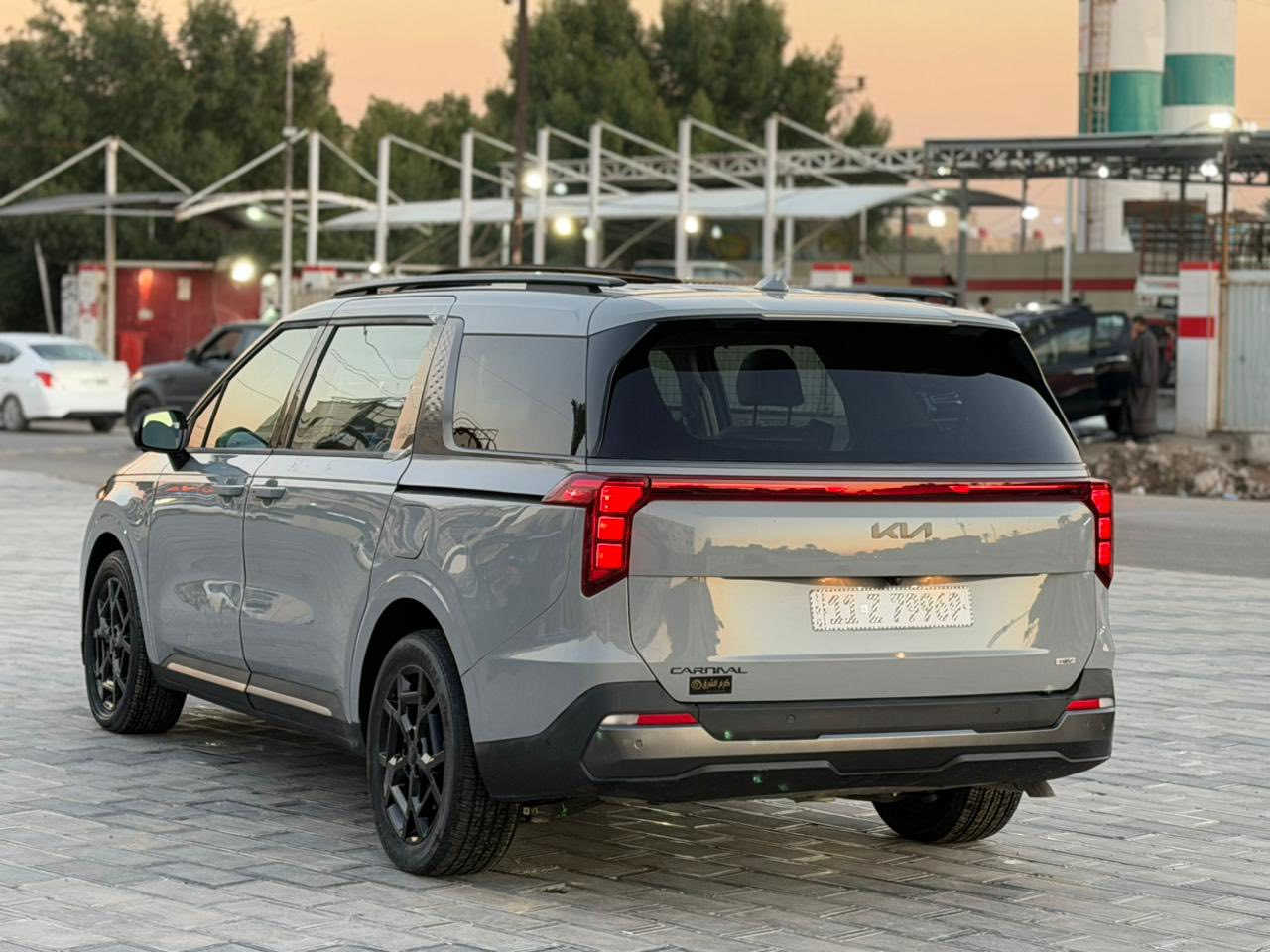 ياالله

السلام عليكم 

كيا كرنفال هايبرد 2025 SX  بلاك ادشن برستيج وارد امريكي 

Kia Carnival Mpv Sx Prestige 2025 1.6 Hybrid

                  Hybrid حجم المكينه : 1.6 تيربو + هايبرد 

        المسافه المقطوعه : 6000. ميل

      الضرر : باب سلايت مبدل نفس لون 
                             وجاملغ صبغ الخلفي   

                 حالة الايرباك : سليم  بدون ايرباك  

#مواصفاتها 

1.شاشه

2.كامرات 360

3.بصمه

1. بنوراما فتحتين

5.ويل كب اسود

1. تشغيل عن بعد

7.حساسات خلفي امامي

8.بيبان كهرباء

9.لايتات لد

10.لايتات زنون

11.بكلايتات لد

12.اشاير بالمري

13.رادارات 360

14.كشنات جلد 

15.ثلاث قطع تبريد

16.هيترات بالكشنات حار بارد امامي خلفي

17.هندبريك بصمه

18.شحن وايرليس

19.هيتر بالاستيرن

20.كشافات 

21.مري شفط

22.كشنات كهرباء امامي خلفي

23.كشن السايق ميمري

24.تحديد مسار

25.نظام ايكو سبورت عادي

26.كامرات محيطية داخل السياره

1. كشنات خلفيه 

فول موصفات 1/1 جاهزه مرقم بغداد 

  

تفاصيل اكثر هذا رقمي *********** تحياتي 

مكاني السياره النجف الاشرف
