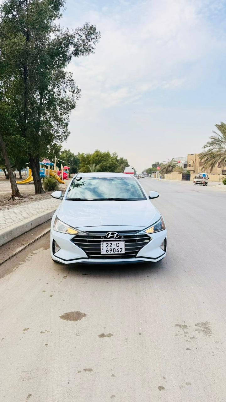 النتره موديل ١٩
وارد امريكي صور امريكا بالمنشور 
وبالعراق بيها صبغ جاملغ امامي اثر شخط 
بدون ايرباك لغد وشاصي كفاله 
مكينه ٢٠٠٠ دوش 
كير AT
ماشيه ٨٦ ميل 
مواصفات SE معروفه 
شاشه وكامره 
تحكمات ستيرن جهتين 
رادار امامي توقف ذاتي 
تحديد مسار 
مانع انزلاق 
تبريد بيانو مناخين منفصل 
شاشه متخصصه بنضام الاعطال 
مود درايف ثلاث انضمه قياده 
السياره جديده وكلشي مناقصاها 
صدر تايرات باتري كله جديد ع ايدي مال جناي 
رقم شمالي الجديد ب اسمي تحويل وكاله حاضر 
السعر مناسب ١٢٣ ومجال قليل جدا 
مكاني بغداد ***********
