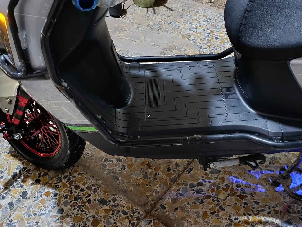 سلام عليكم اقرة منشور زين قبل لا تعلق
موطور دبوب 2025 نضيف حيل مابي اي نقص كهربائية كلهن شغله لايت عالي ناصي 6بطاريات 32 امبير  بطاريات على  فحص/مفتوح 2+بصمه1كرت 2
مكان الانبار رمادي التاميم الدواجن 
رقم الهاتف/***********/واتساب 
 🙂❤
