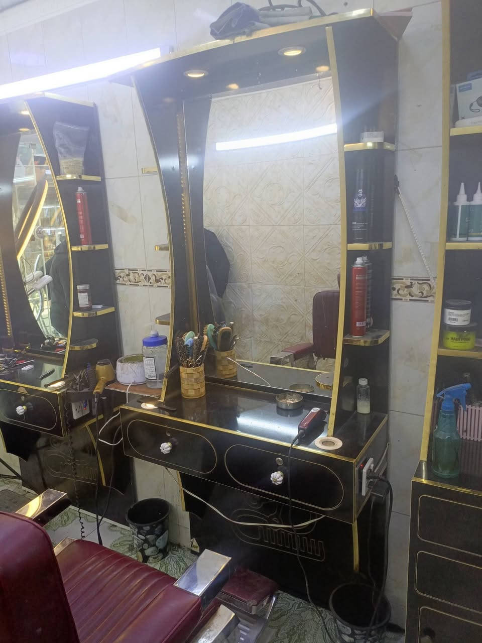 سلام عليكم كراسي مستعملات محل حلاقه نضيفات كلش سعر 400وبيه مجال حك جيه بكاني بصره عشار شارع المطاعم ***********
