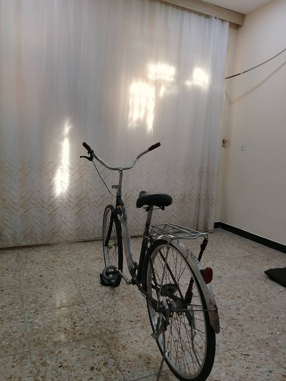 السلام عليكم
باسكلي للبيع برجستون ياباني ناقصه بس بريك غراضه كله موجوده المكان بغداد الدوره الرقم *********** وموجود ماسنجر.             السعر 50 قفل
